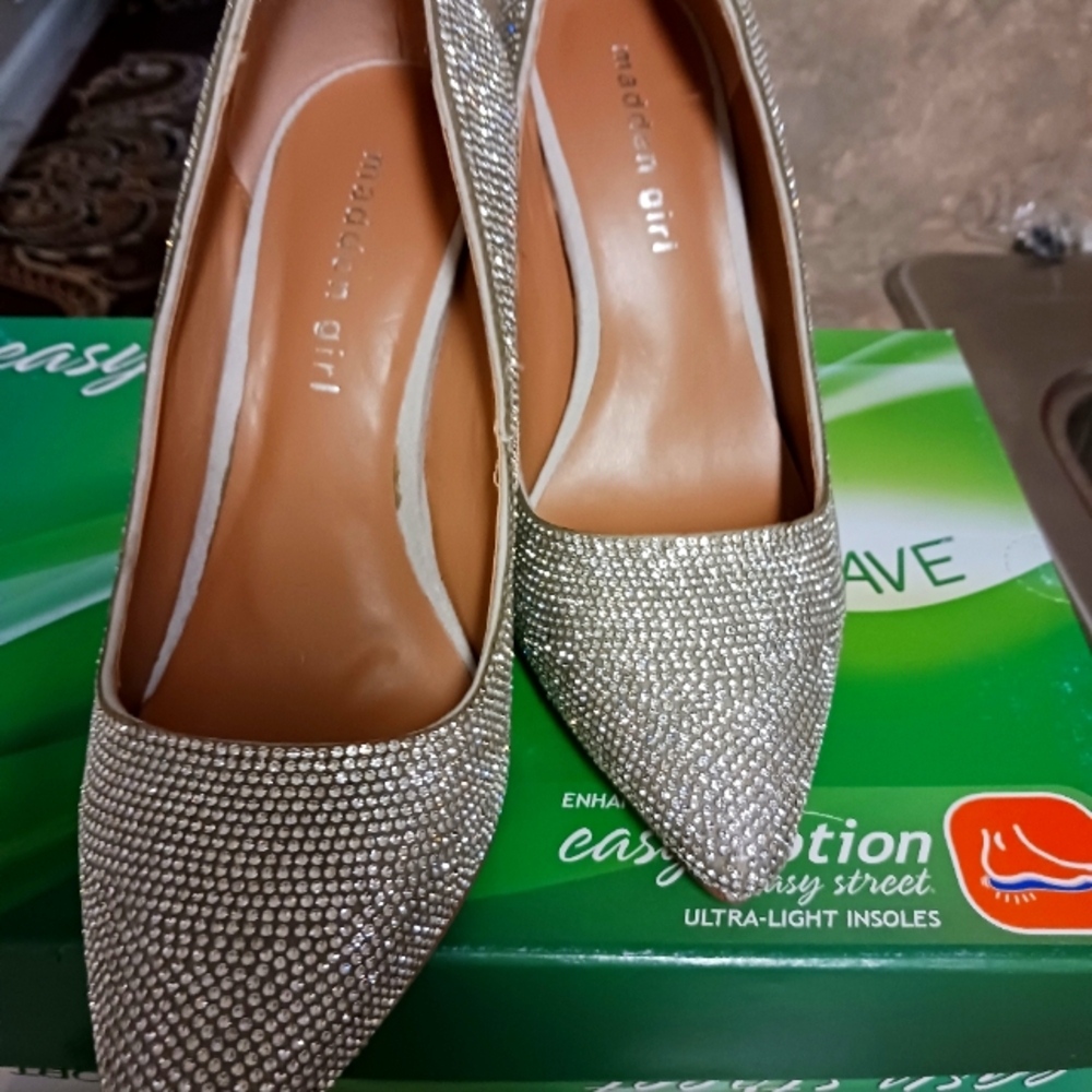 Madden girl bling pumps
